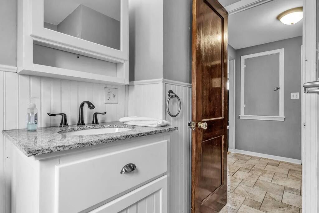 Gorgeous 2 Queen Bedroom Apartment In North Buffalo With 70 Inch Tv Exteriér fotografie